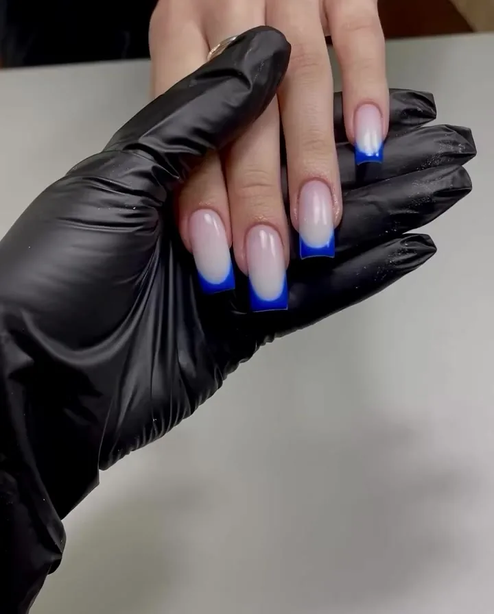 Френч с цветным краем — кадр из её видео — Sadia Nails